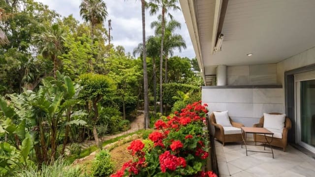 2 bedroom Apartment for sale in Marbella - € 1,065,000 (Ref: 9894536)