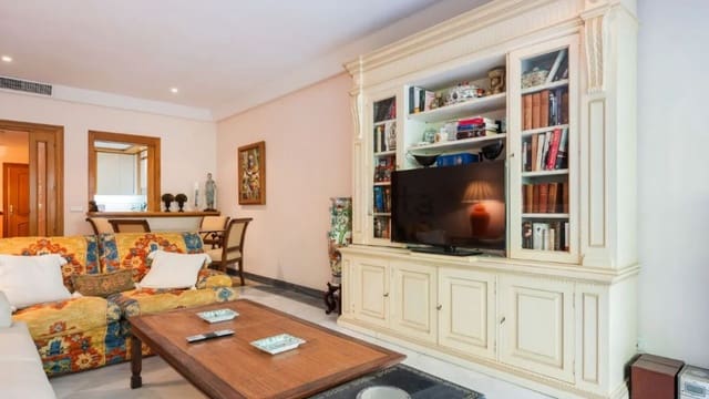 2 bedroom Apartment for sale in Marbella - € 1,065,000 (Ref: 9894536)