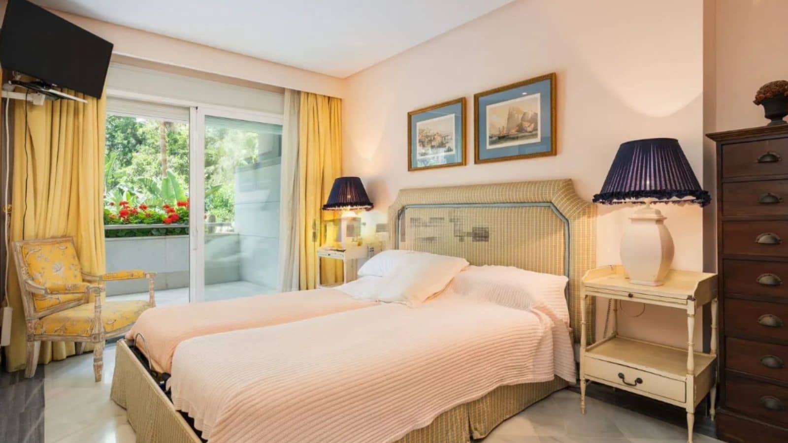 2 bedroom Apartment for sale in Marbella - € 1,020,000 (Ref: 9894536)