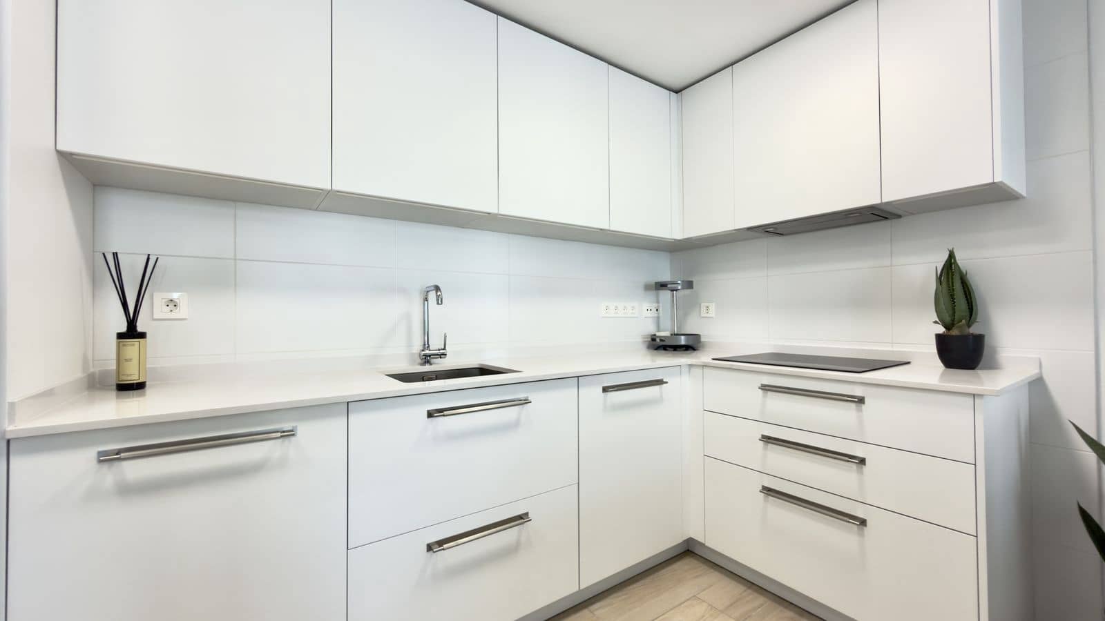 3 slaapkamer Appartement te koop in Nueva Andalucia - € 595.000 (Ref: 9894542)