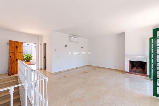 3 slaapkamer Huis te koop in Aloha Golf, Marbella - € 750.000 (Ref: 9894551)