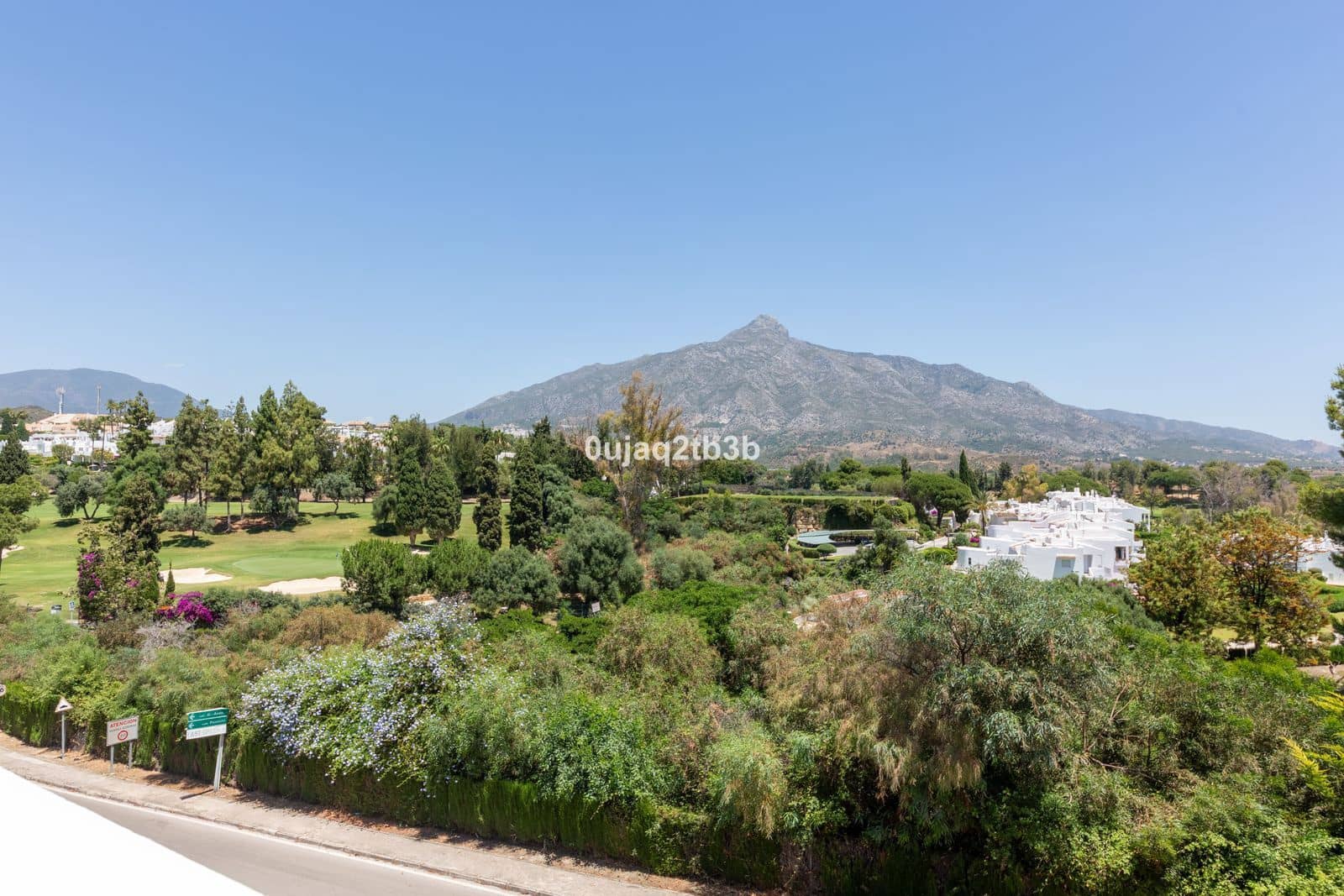 3 quarto Casa em Banda para venda em Aloha Golf - 750 000 € (Ref: 9894551)