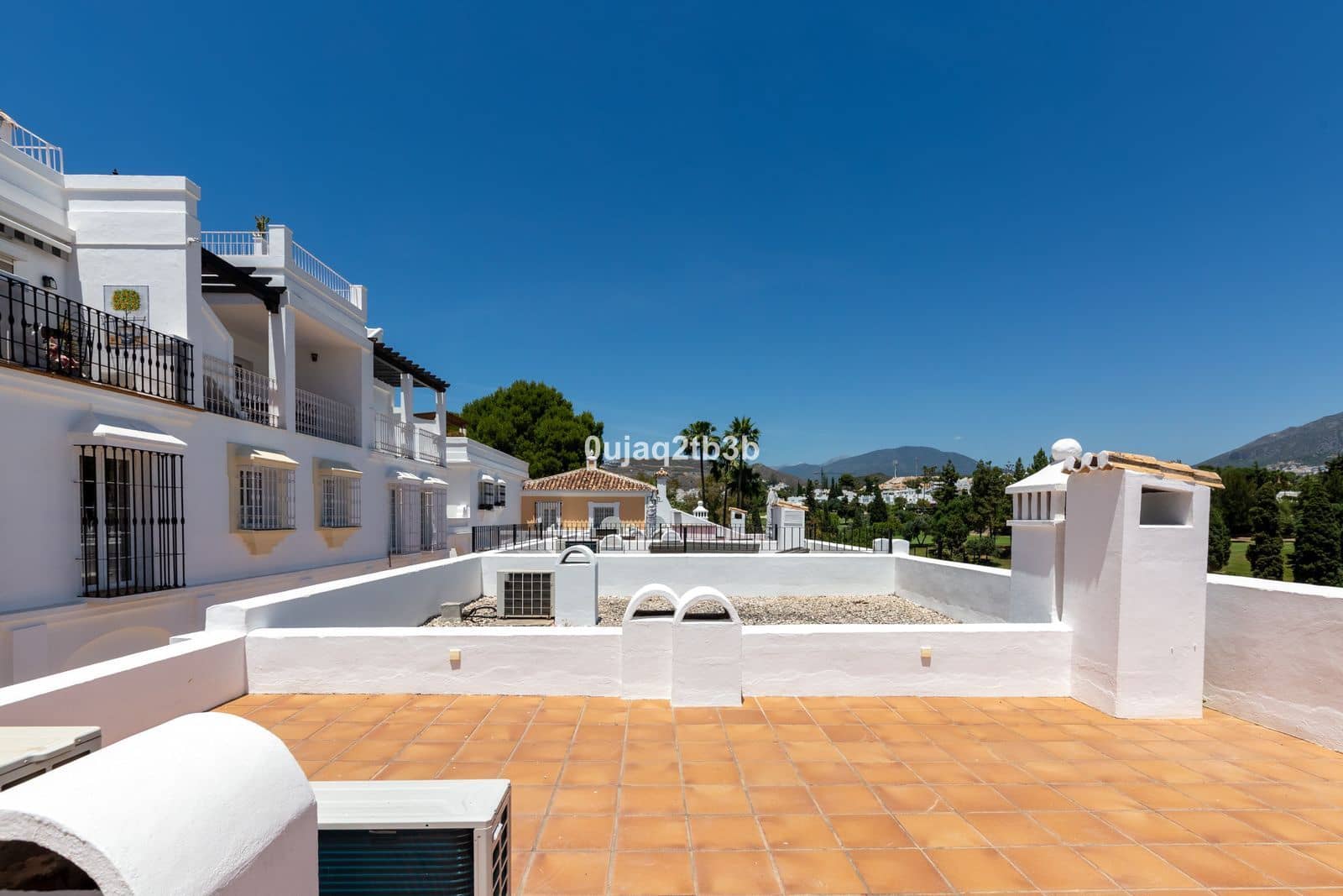 3 quarto Casa em Banda para venda em Aloha Golf - 750 000 € (Ref: 9894551)