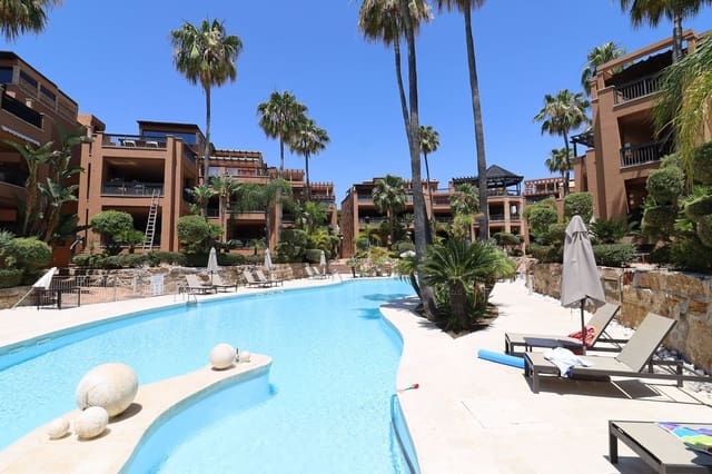 Apartamento de 4 habitaciones en San Pedro de Alcantara, Marbella en venta - 1.650.000 € (Ref: 9894553)