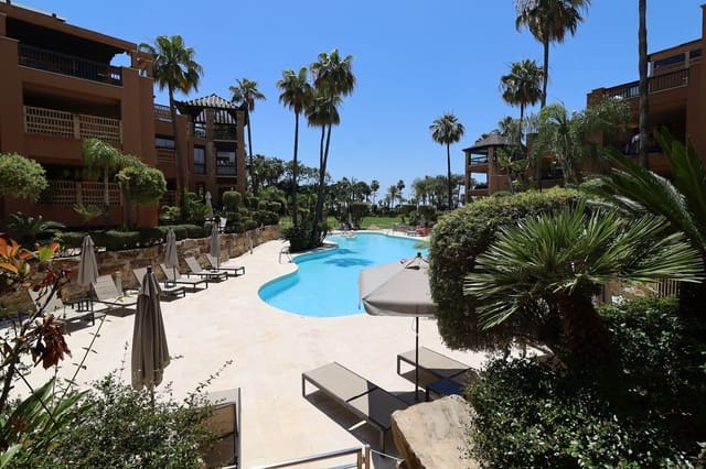 Apartamento de 4 habitaciones en San Pedro de Alcantara, Marbella en venta - 1.650.000 € (Ref: 9894553)