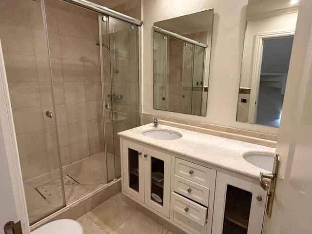 4 soverom Kjedet enebolig til salgs i Golden Mile, Marbella - € 1 800 000 (Ref: 9894554)