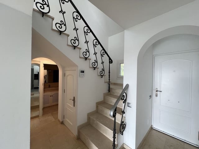 2 soverom Hus til salgs i Estepona - € 750 000 (Ref: 9894559)