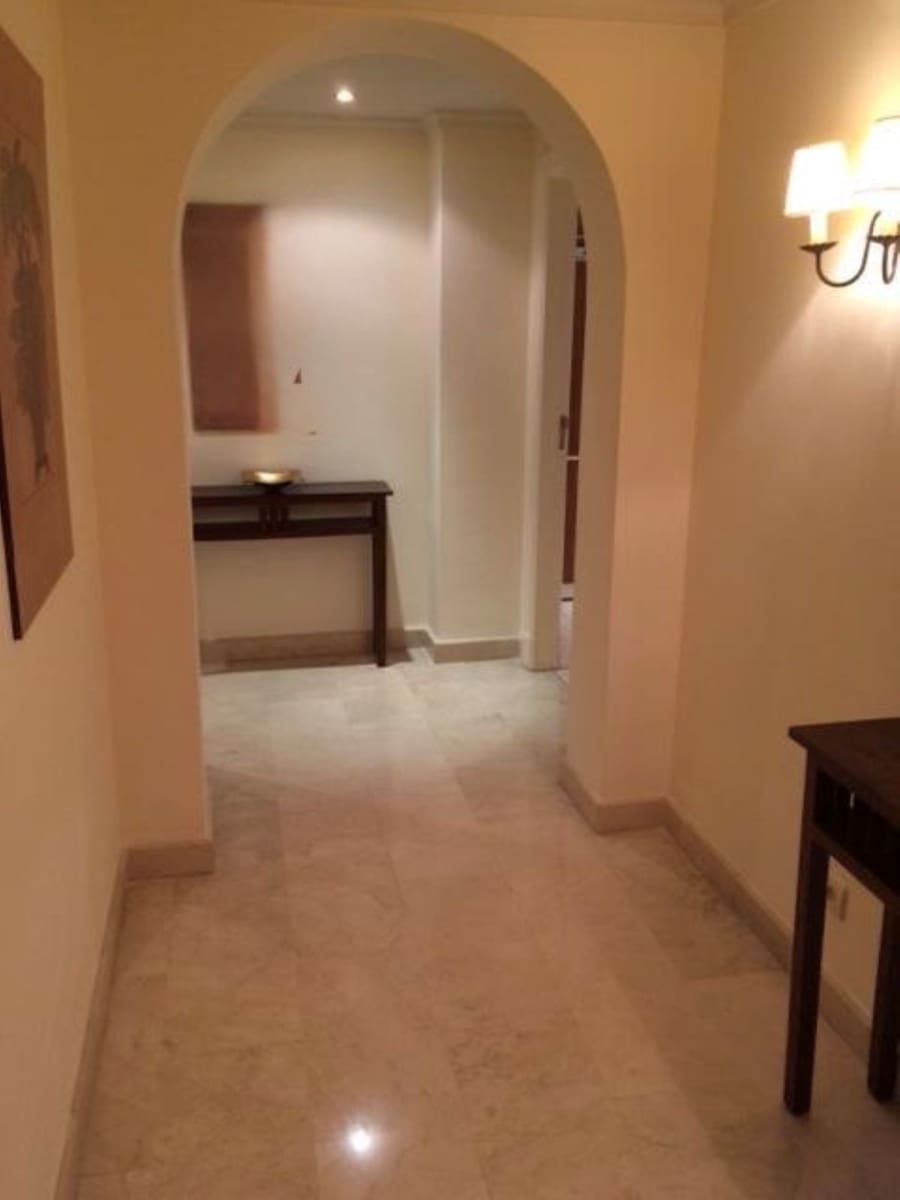 Apartamento de 2 habitaciones en Nueva Andalucia en venta - 825.000 € (Ref: 9894560)