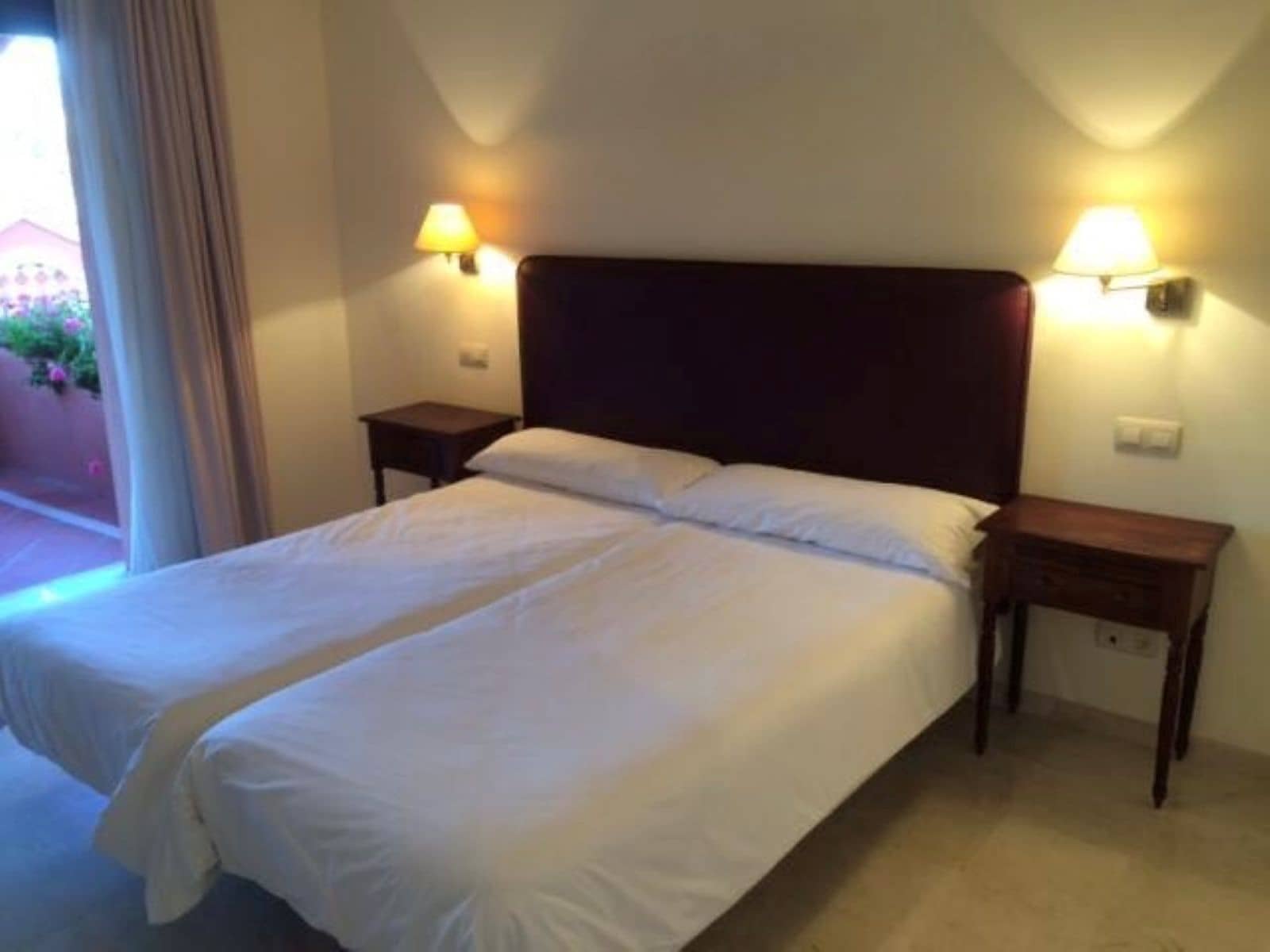 Apartamento de 2 habitaciones en Nueva Andalucia en venta - 825.000 € (Ref: 9894560)