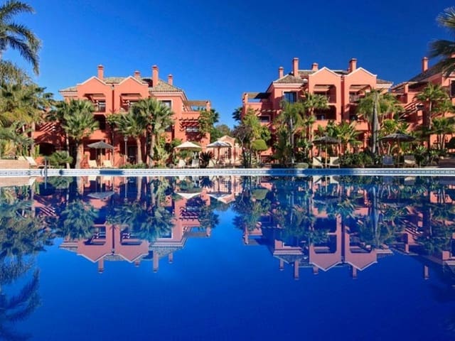 Apartamento de 2 habitaciones en Nueva Andalucia, Marbella en venta - 825.000 € (Ref: 9894560)