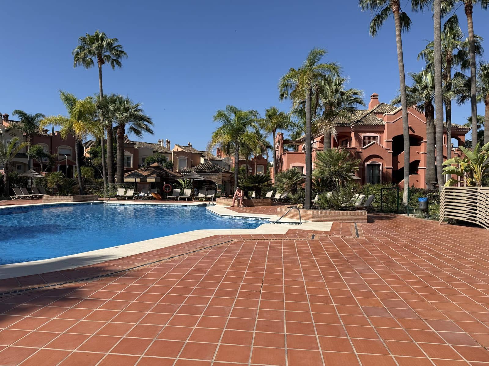 Apartamento de 2 habitaciones en Nueva Andalucia en venta - 825.000 € (Ref: 9894560)
