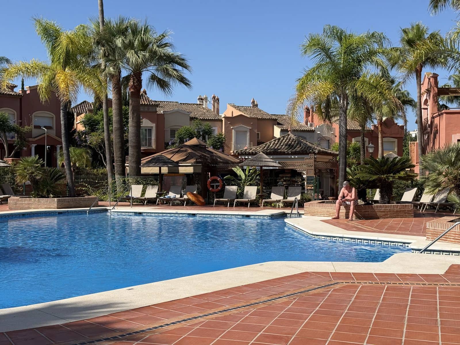 Apartamento de 2 habitaciones en Nueva Andalucia en venta - 825.000 € (Ref: 9894560)