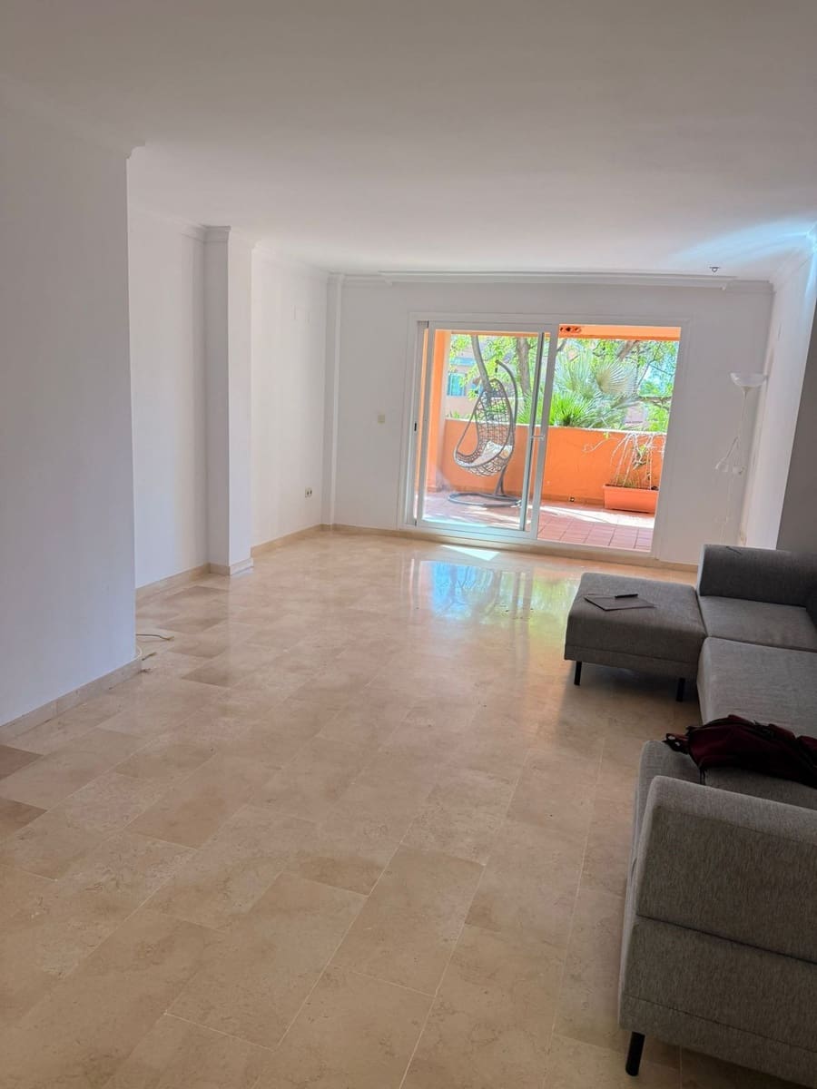 Apartamento de 3 habitaciones en Elviria en venta - 475.000 € (Ref: 9894563)