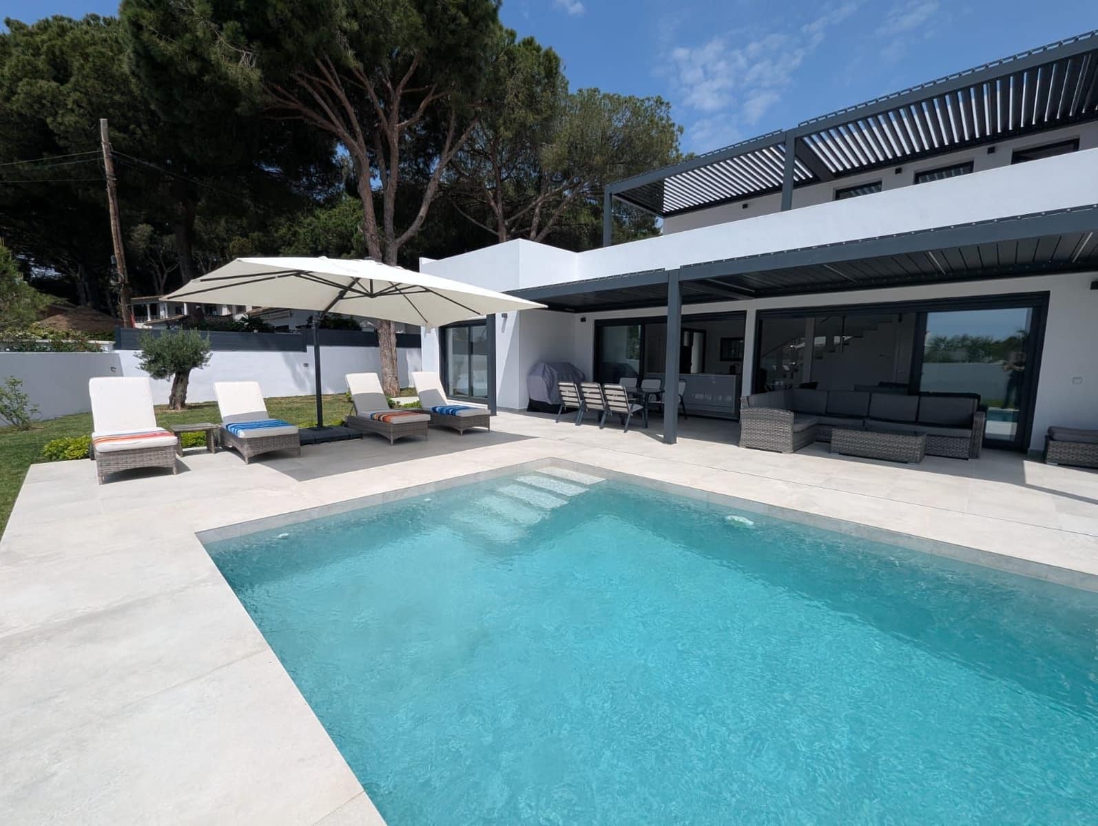 3 bedroom Villa for sale in Artola - € 1,900,000 (Ref: 9894566)