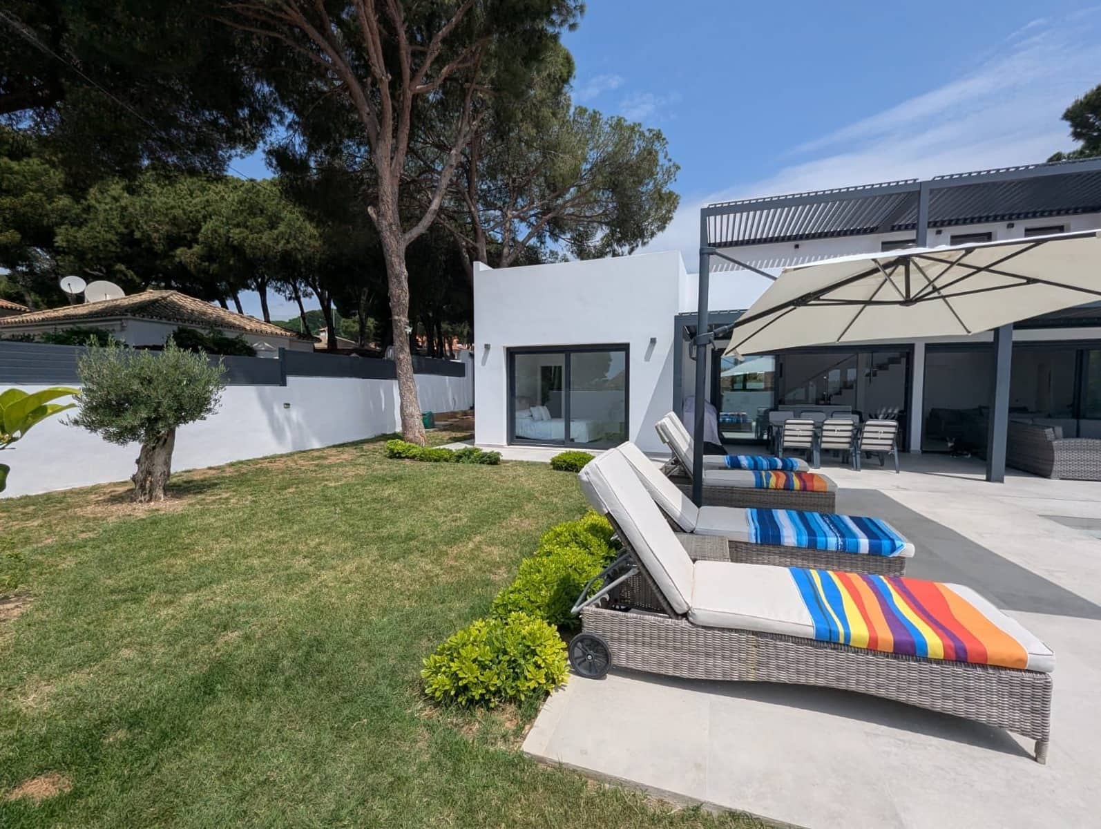 3 bedroom Villa for sale in Artola - € 1,900,000 (Ref: 9894566)