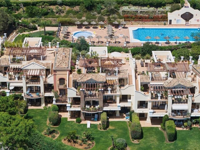 Ático de 3 habitaciones en Los Arqueros, Benahavís en venta - 699.000 € (Ref: 9894568)
