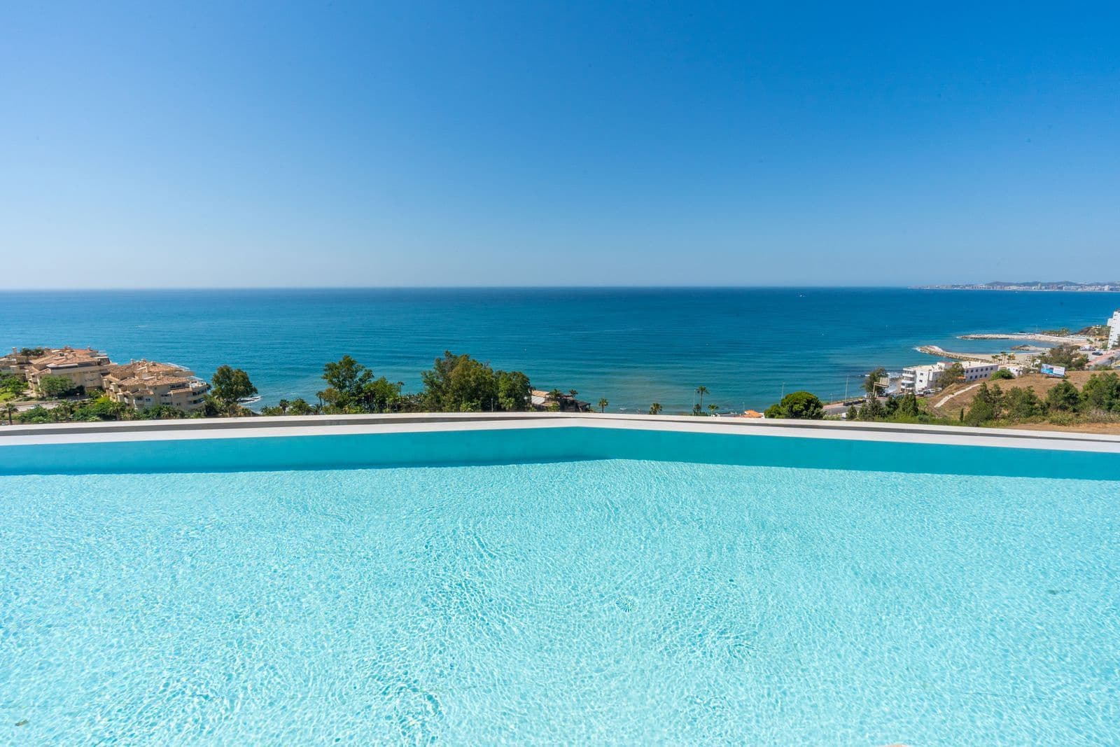3 bedroom Apartment for sale in Torrequebrada - € 1,169,000 (Ref: 9894569)