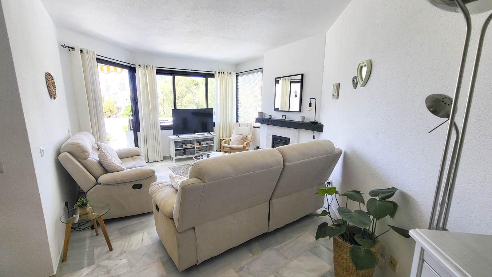 2 soveværelse Lejlighed til salg i Calahonda - € 375.000 (Ref: 9894575)