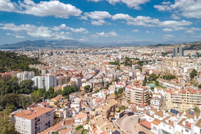 6 sypialnia Dom na sprzedaż w Miasto Málaga - 1 195 000 € (Ref: 9894583)