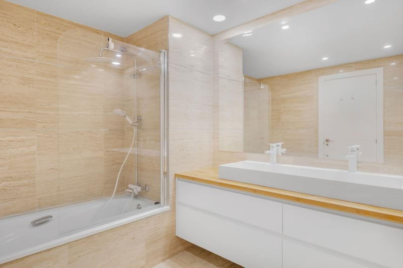 3 soveværelse Lejlighed til salg i Benahavis - € 770.000 (Ref: 9894586)