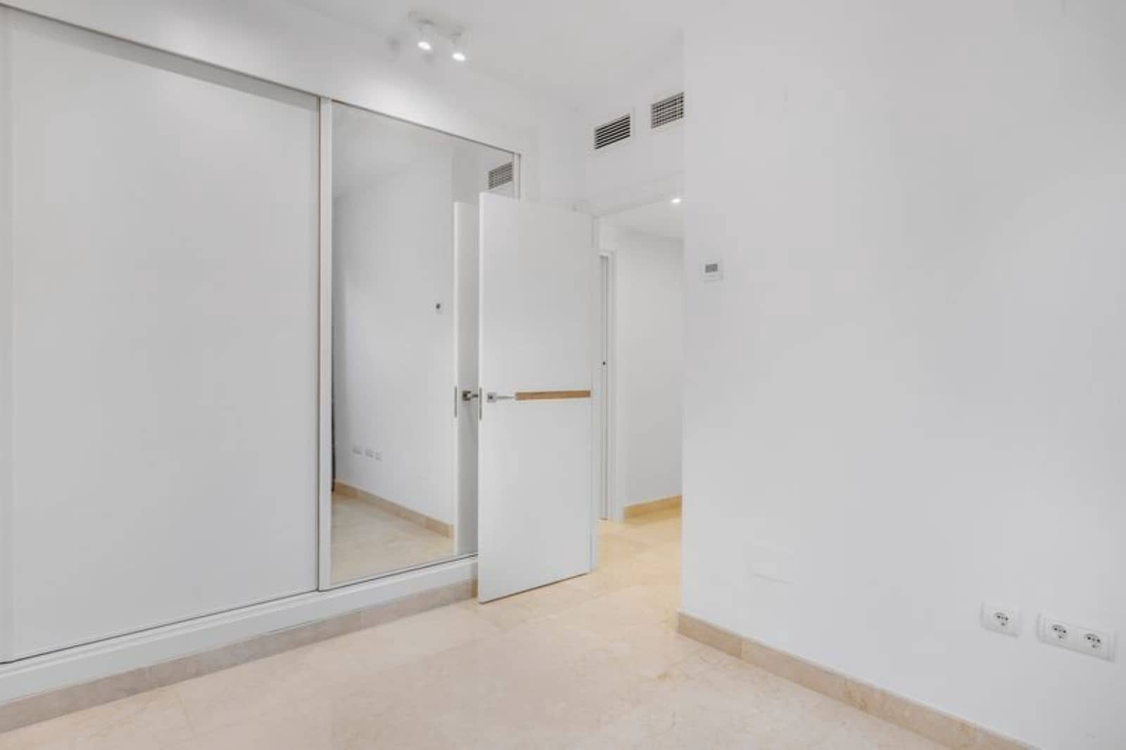 3 soveværelse Lejlighed til salg i Benahavis - € 770.000 (Ref: 9894586)