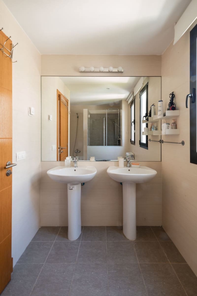 2 bedroom Apartment for sale in Estepona - € 499,000 (Ref: 9894591)