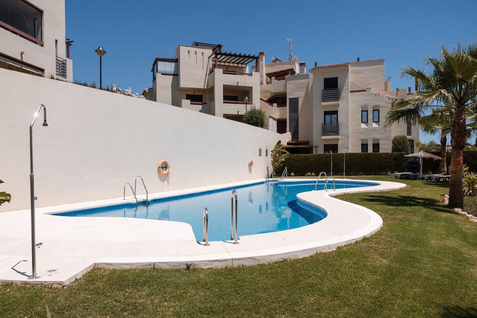 2 bedroom Apartment for sale in Estepona - € 499,000 (Ref: 9894591)