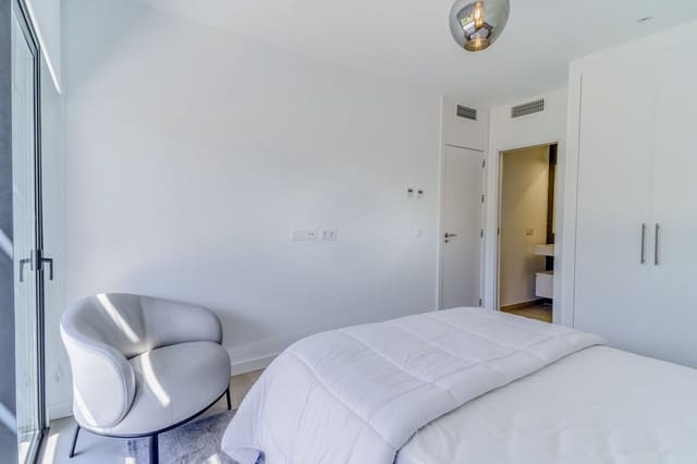 3 quarto Moradia Geminada para venda em New Golden Mile, Estepona - 769 000 € (Ref: 9894592)