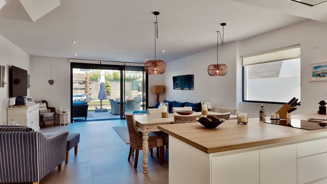 4 soverom Kjedet enebolig til salgs i New Golden Mile, Estepona - € 949 000 (Ref: 9894599)