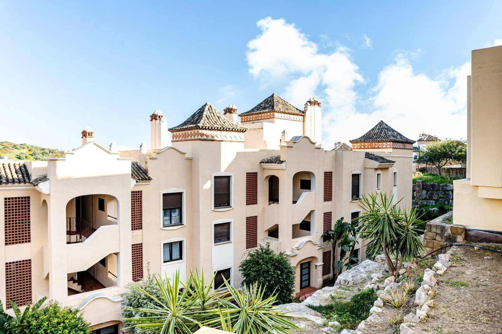 3 bedroom Apartment for sale in Estepona - € 395,000 (Ref: 9894600)