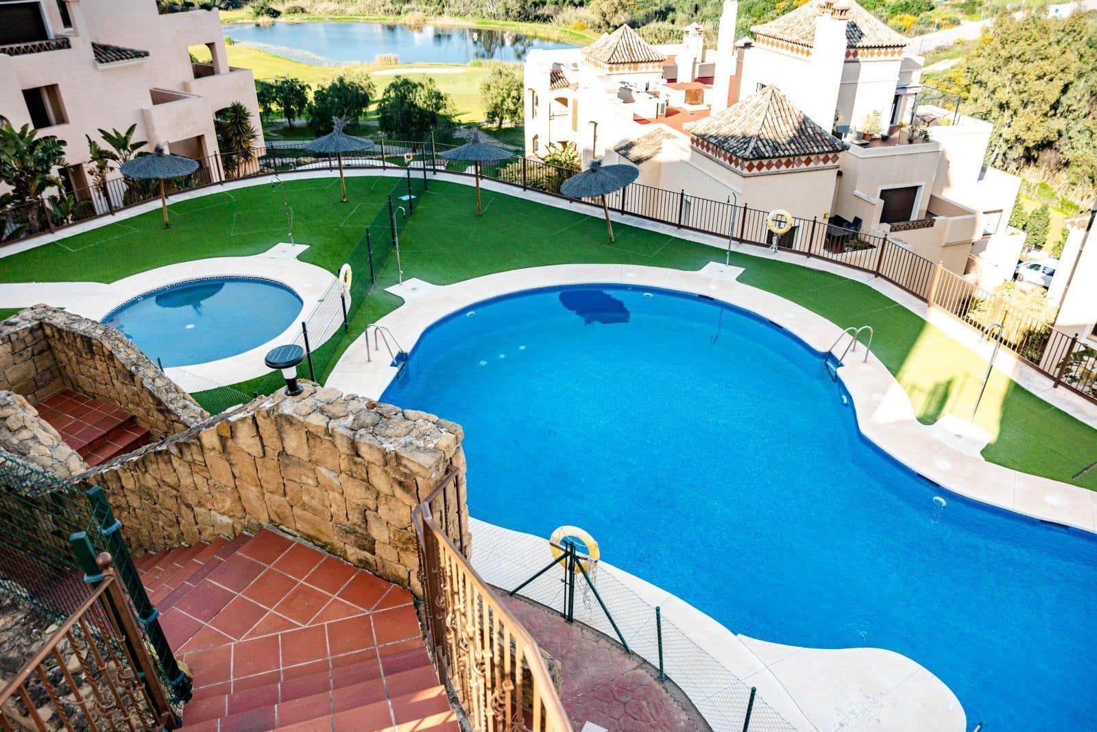 3 bedroom Apartment for sale in Estepona - € 395,000 (Ref: 9894600)