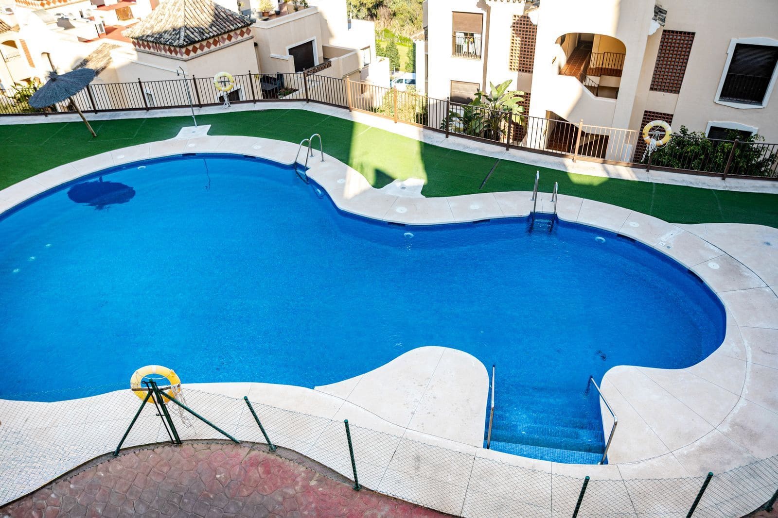 3 bedroom Apartment for sale in Estepona - € 395,000 (Ref: 9894600)