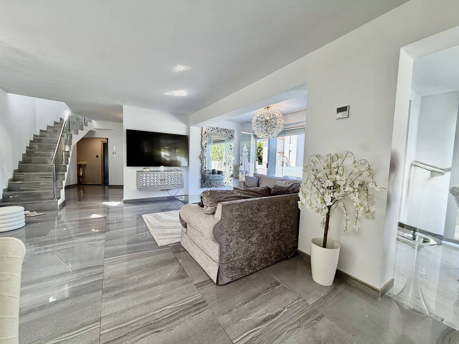4 bedroom Villa for sale in Cabopino - € 1,725,000 (Ref: 9894602)