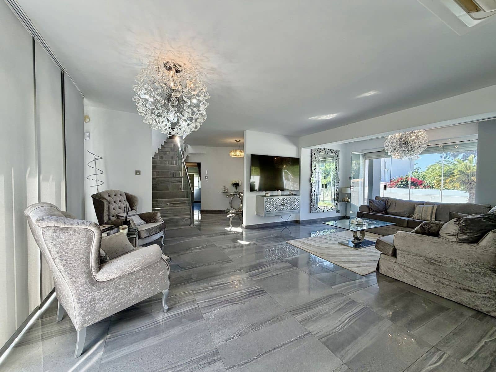 4 bedroom Villa for sale in Cabopino - € 1,725,000 (Ref: 9894602)