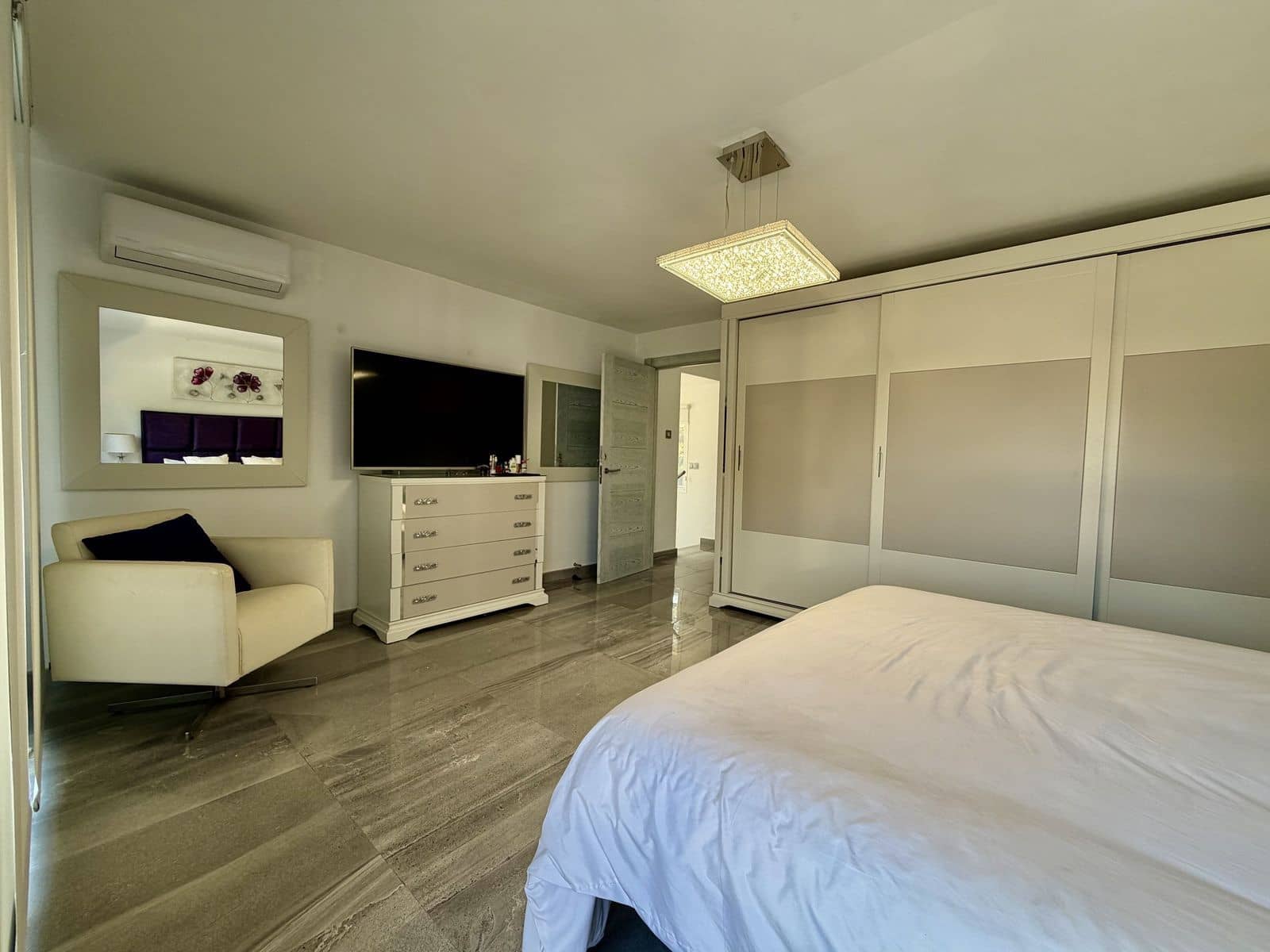 4 bedroom Villa for sale in Cabopino - € 1,725,000 (Ref: 9894602)