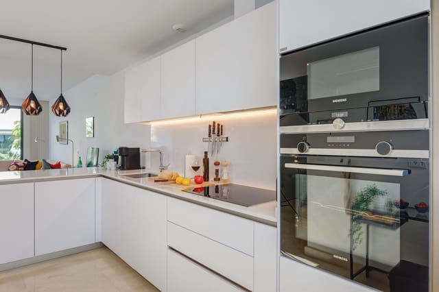Casa de 3 habitaciones en La Cala de Mijas, Mijas en venta - 1.100.000 € (Ref: 9894603)
