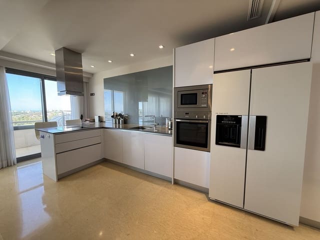 Ático de 2 habitaciones en Los Arqueros, Benahavís en venta - 1.150.000 € (Ref: 9894605)