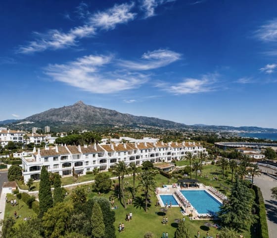 3 bedroom Apartment for sale in Nueva Andalucia, Marbella - € 895,000 (Ref: 9894606)