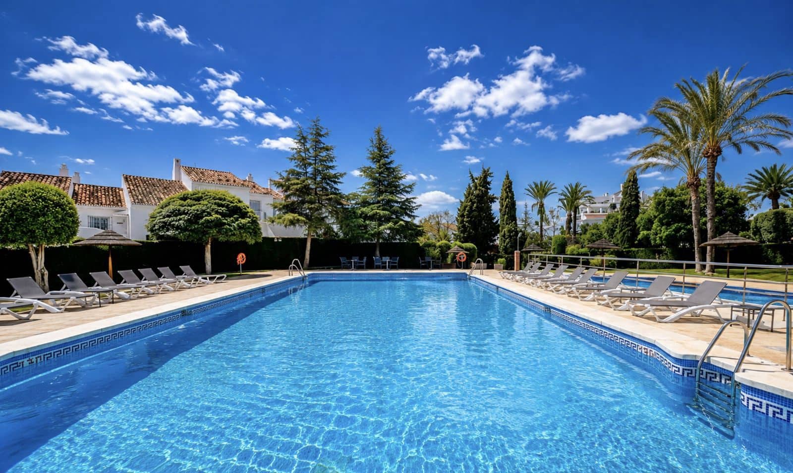 3 bedroom Apartment for sale in Nueva Andalucia - € 895,000 (Ref: 9894606)