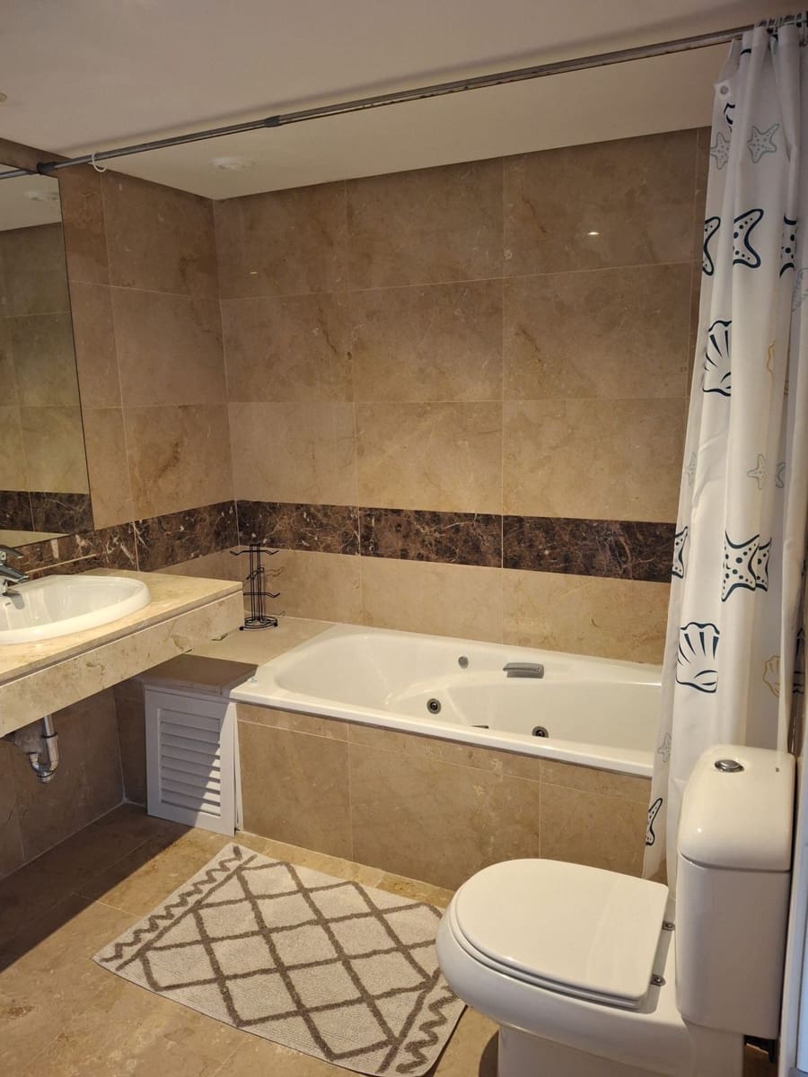 3 quarto Casa em Banda para venda em La Alcaidesa - 675 000 € (Ref: 9894607)