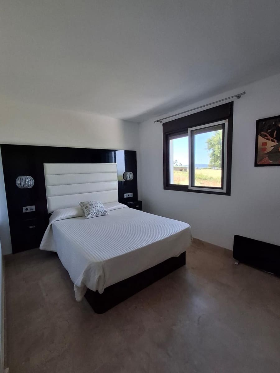 3 quarto Casa em Banda para venda em La Alcaidesa - 675 000 € (Ref: 9894607)