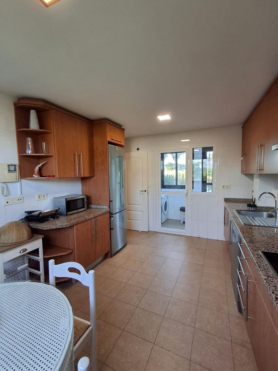 3 quarto Casa em Banda para venda em La Alcaidesa - 675 000 € (Ref: 9894607)