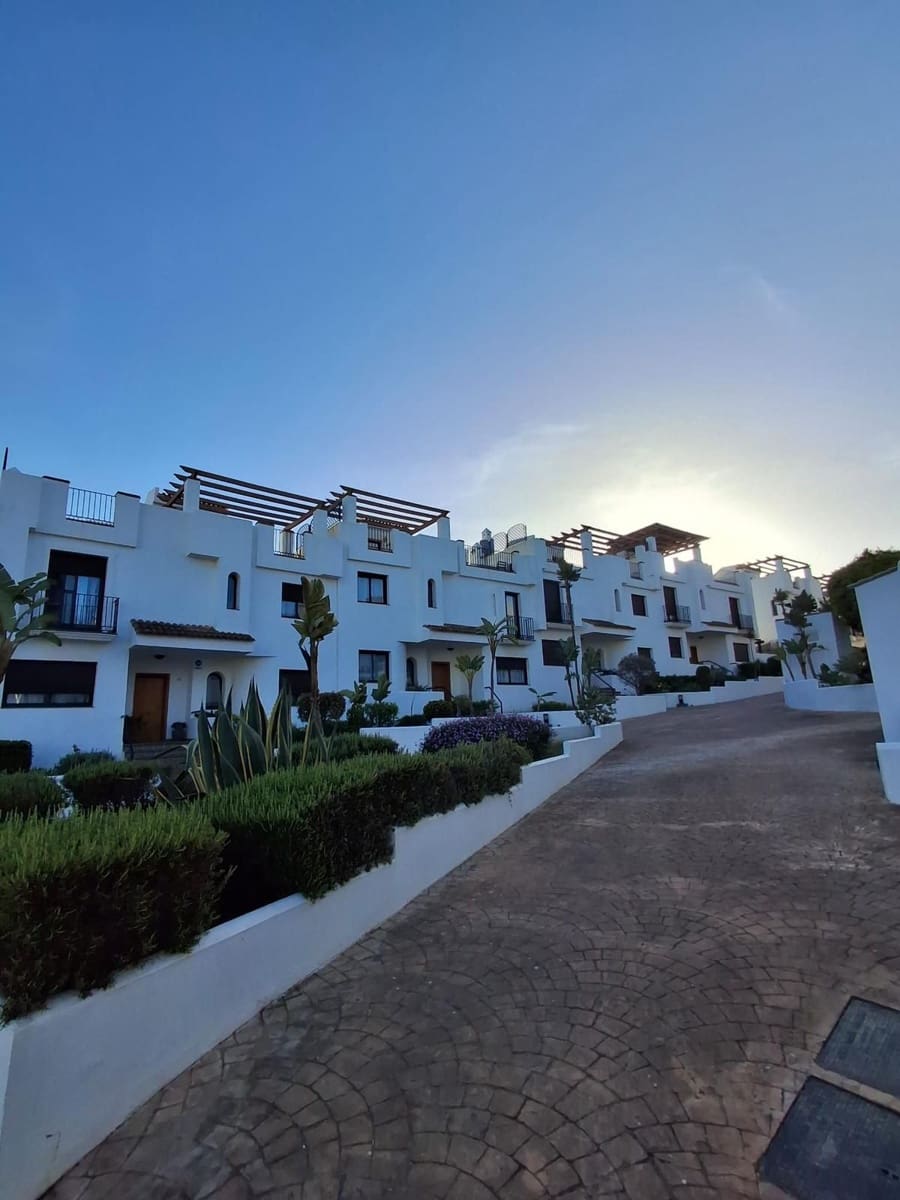 3 quarto Casa em Banda para venda em La Alcaidesa - 675 000 € (Ref: 9894607)