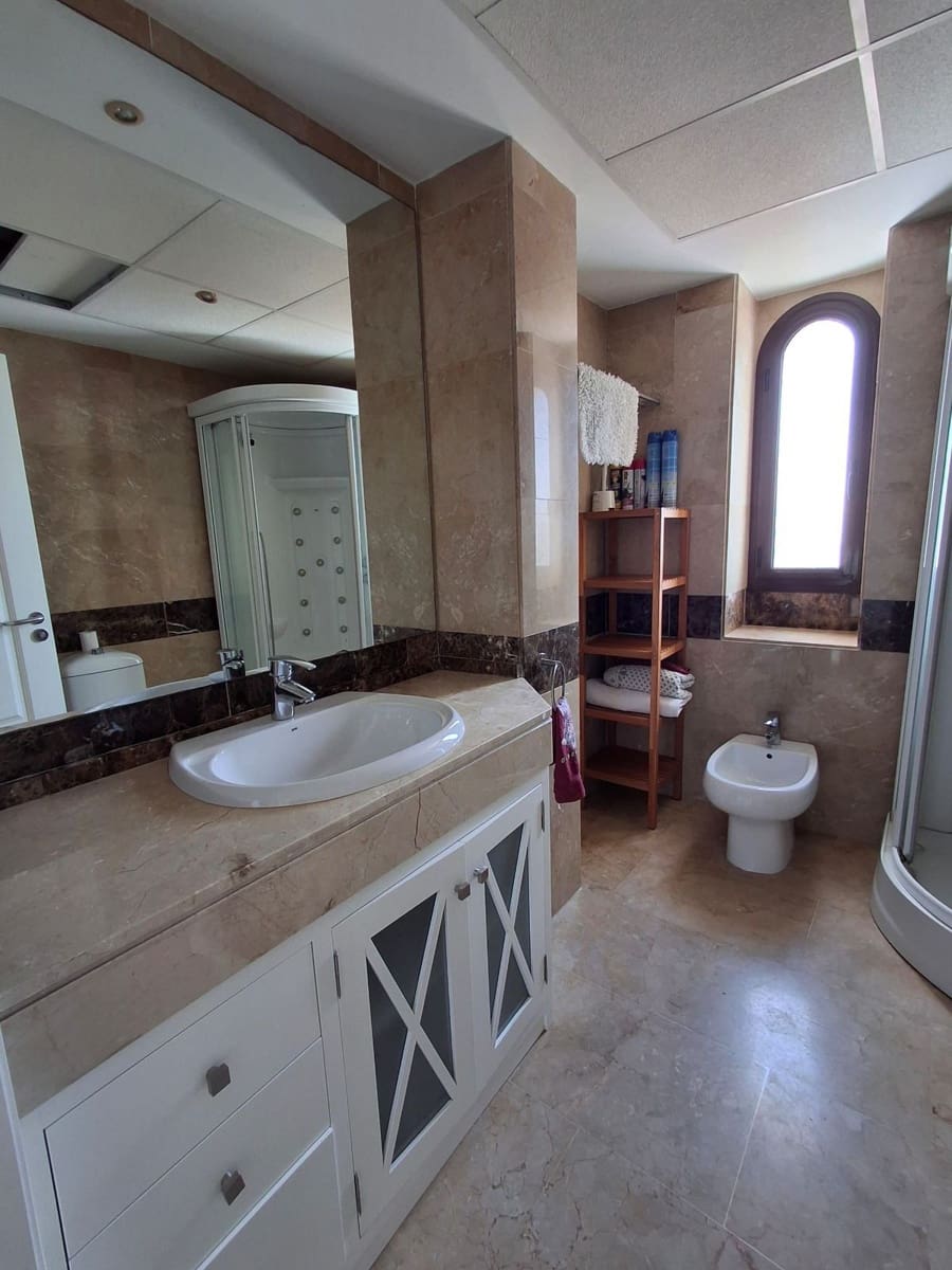 3 quarto Casa em Banda para venda em La Alcaidesa - 675 000 € (Ref: 9894607)