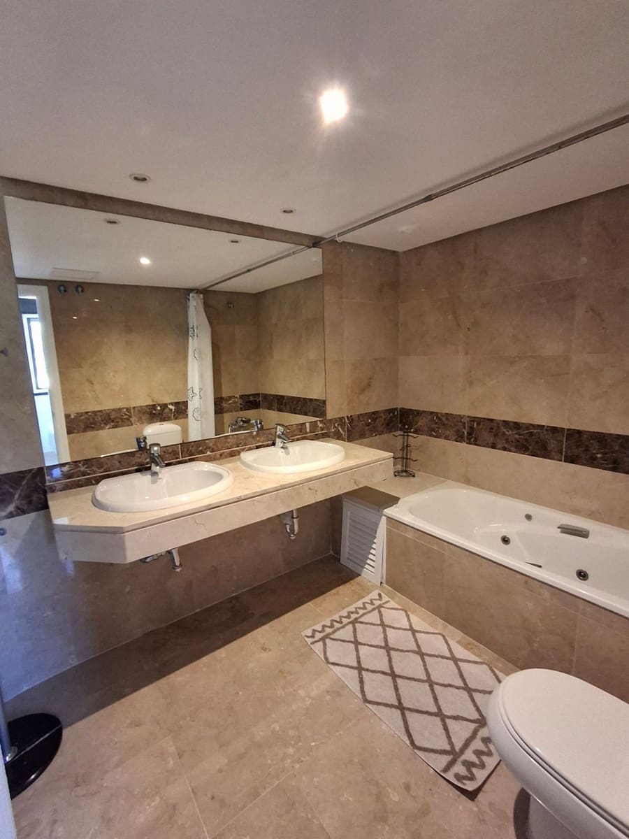 3 quarto Casa em Banda para venda em La Alcaidesa - 675 000 € (Ref: 9894607)