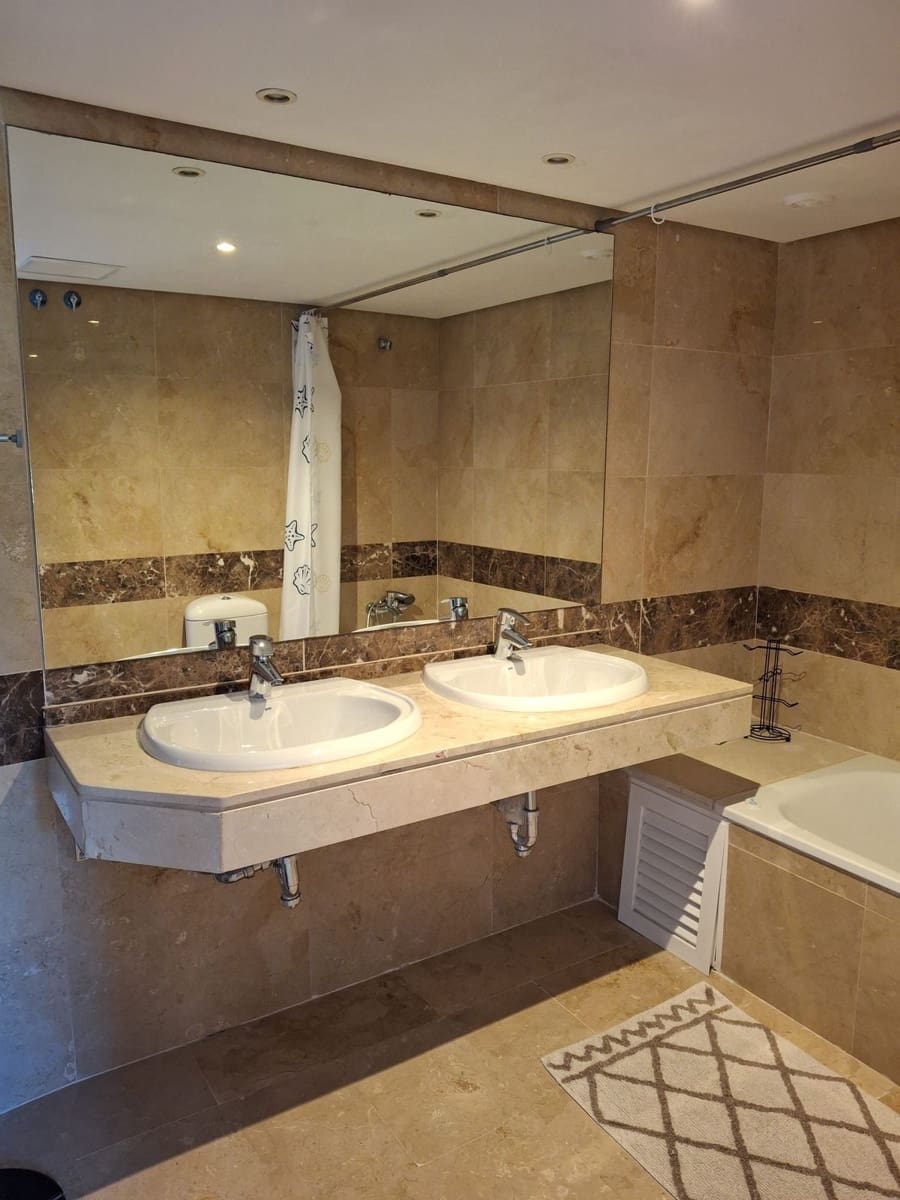 3 quarto Casa em Banda para venda em La Alcaidesa - 675 000 € (Ref: 9894607)