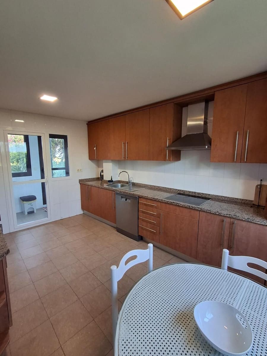 3 quarto Casa em Banda para venda em La Alcaidesa - 675 000 € (Ref: 9894607)