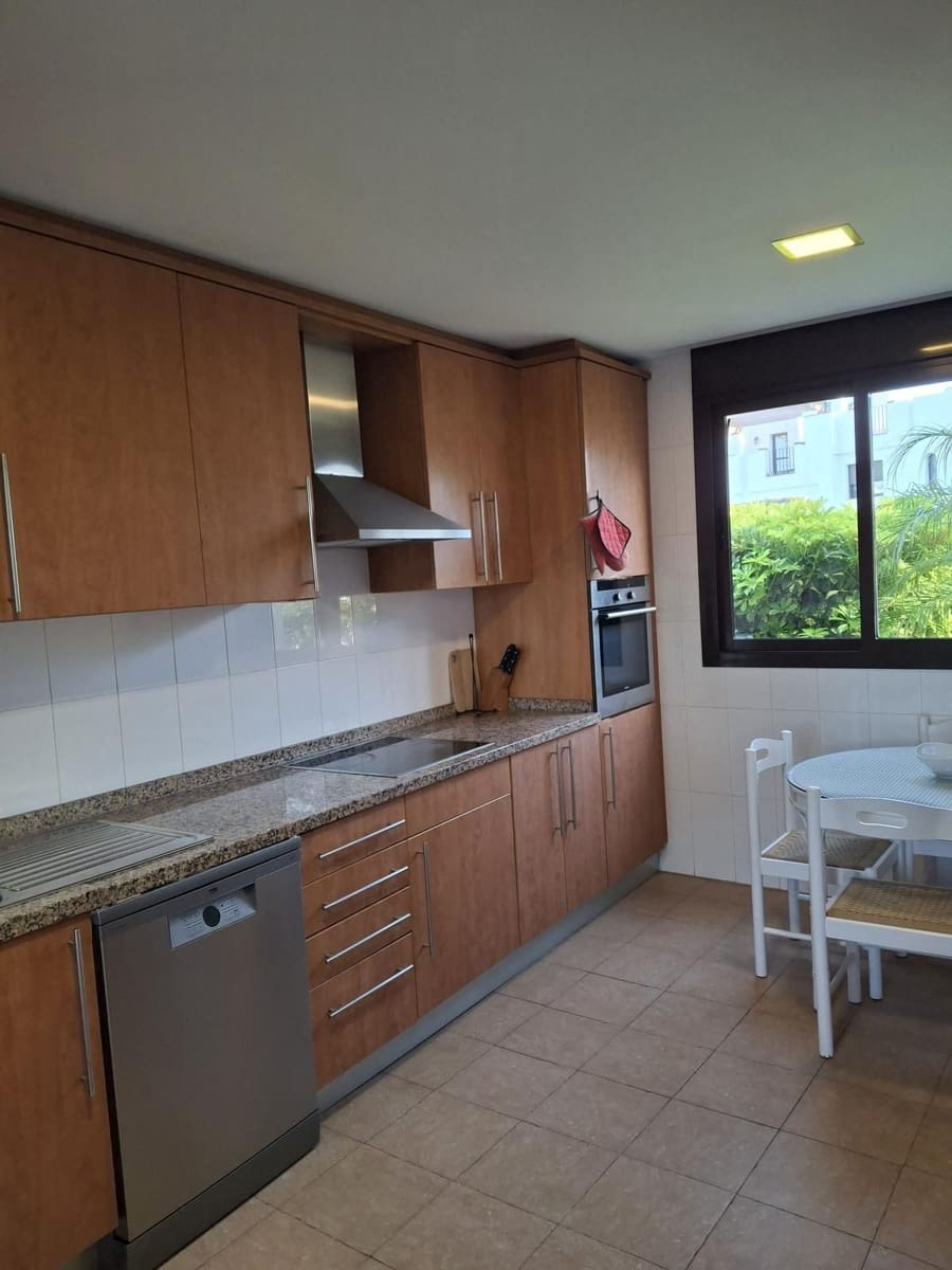 3 quarto Casa em Banda para venda em La Alcaidesa - 675 000 € (Ref: 9894607)