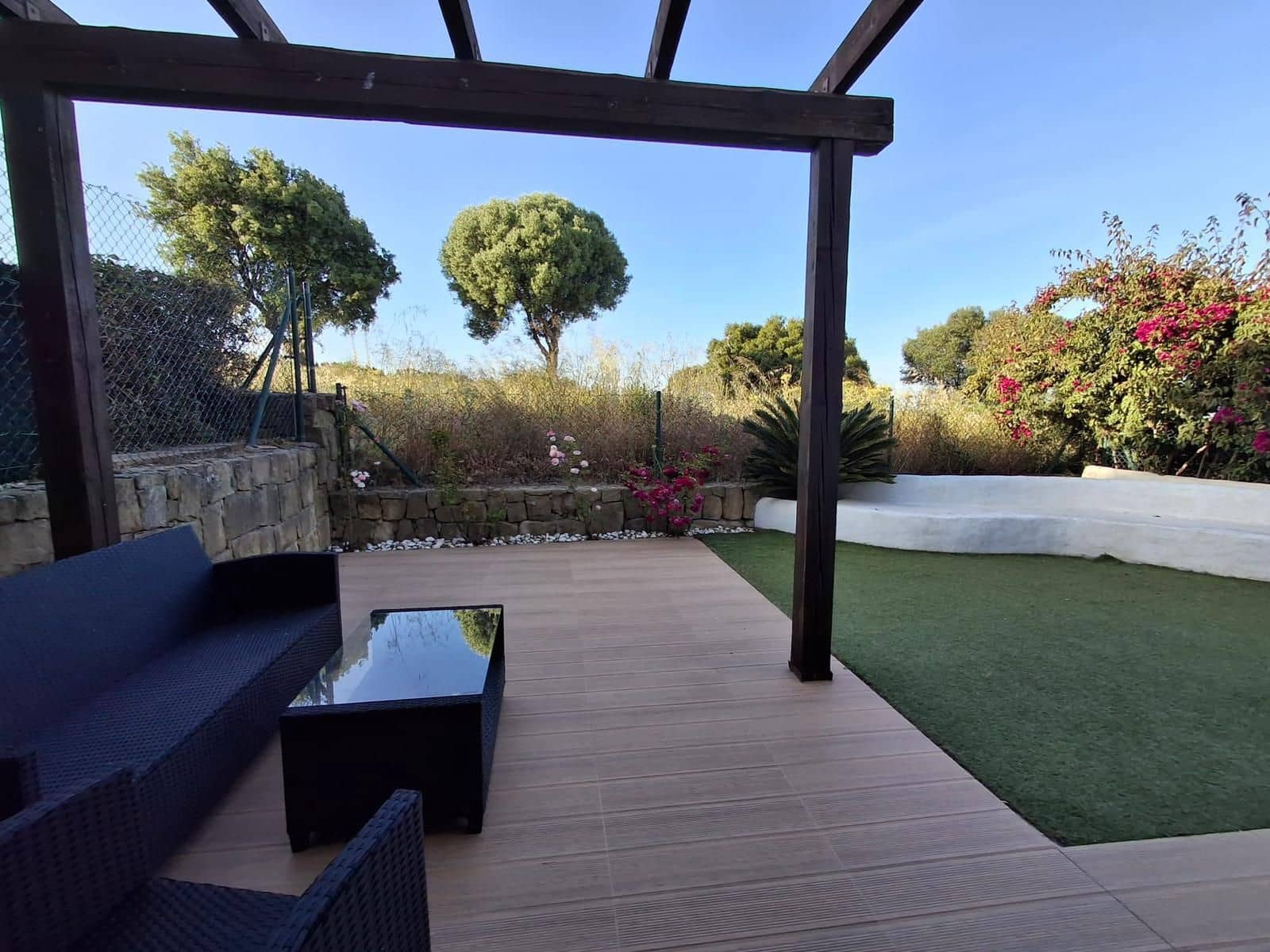 3 quarto Casa em Banda para venda em La Alcaidesa - 675 000 € (Ref: 9894607)