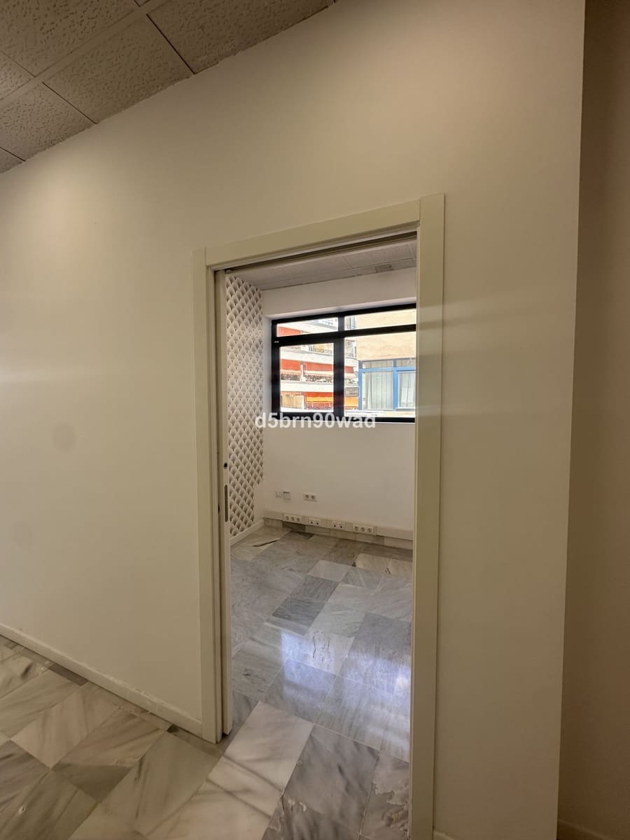 Kontor till salu i Marbella - 325 000 € (Ref: 9894608)